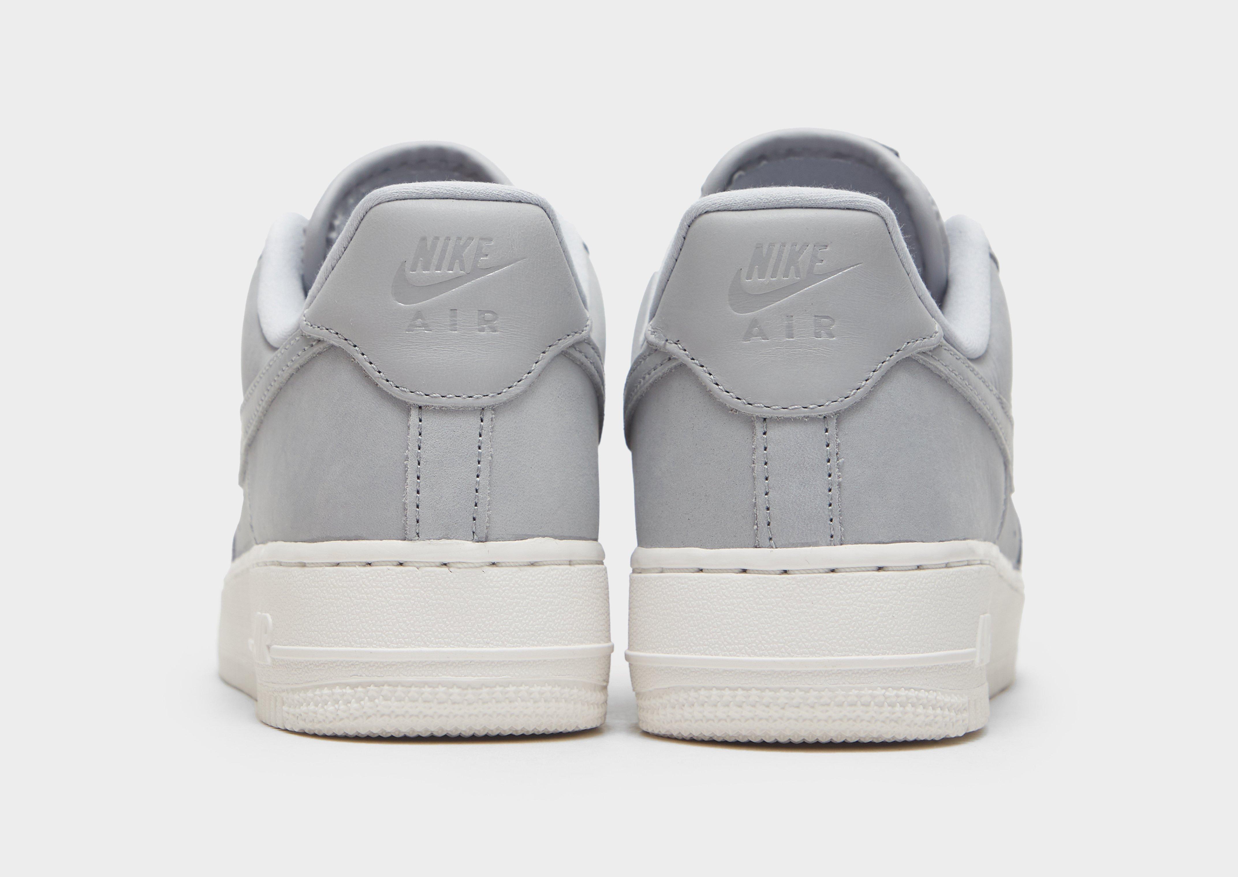 Adidași de damă NIKE AIR FORCE 1 '07 PRM DR9503-001 Gri