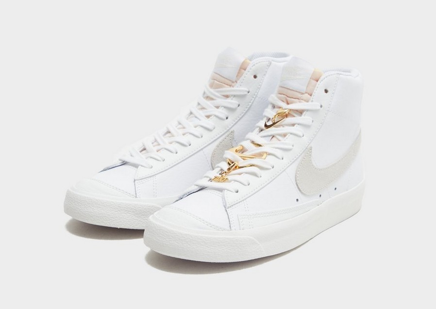 Adidași de damă NIKE WMNS BLAZER MID '77 AC FB8475-100 Alb