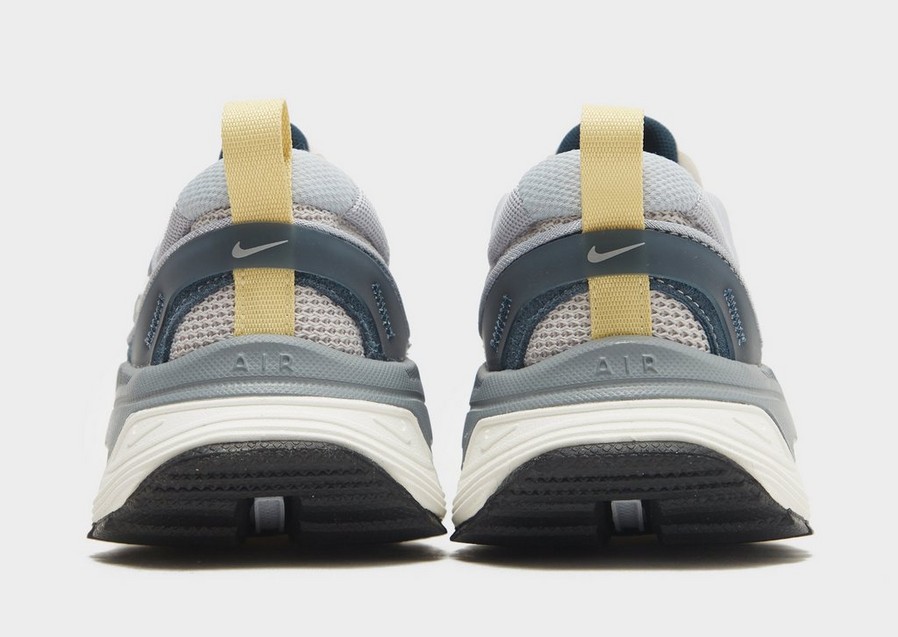 Kedai moterims NIKE W AIR MAX BLISS SUEDE DZ6754-001 Pilka