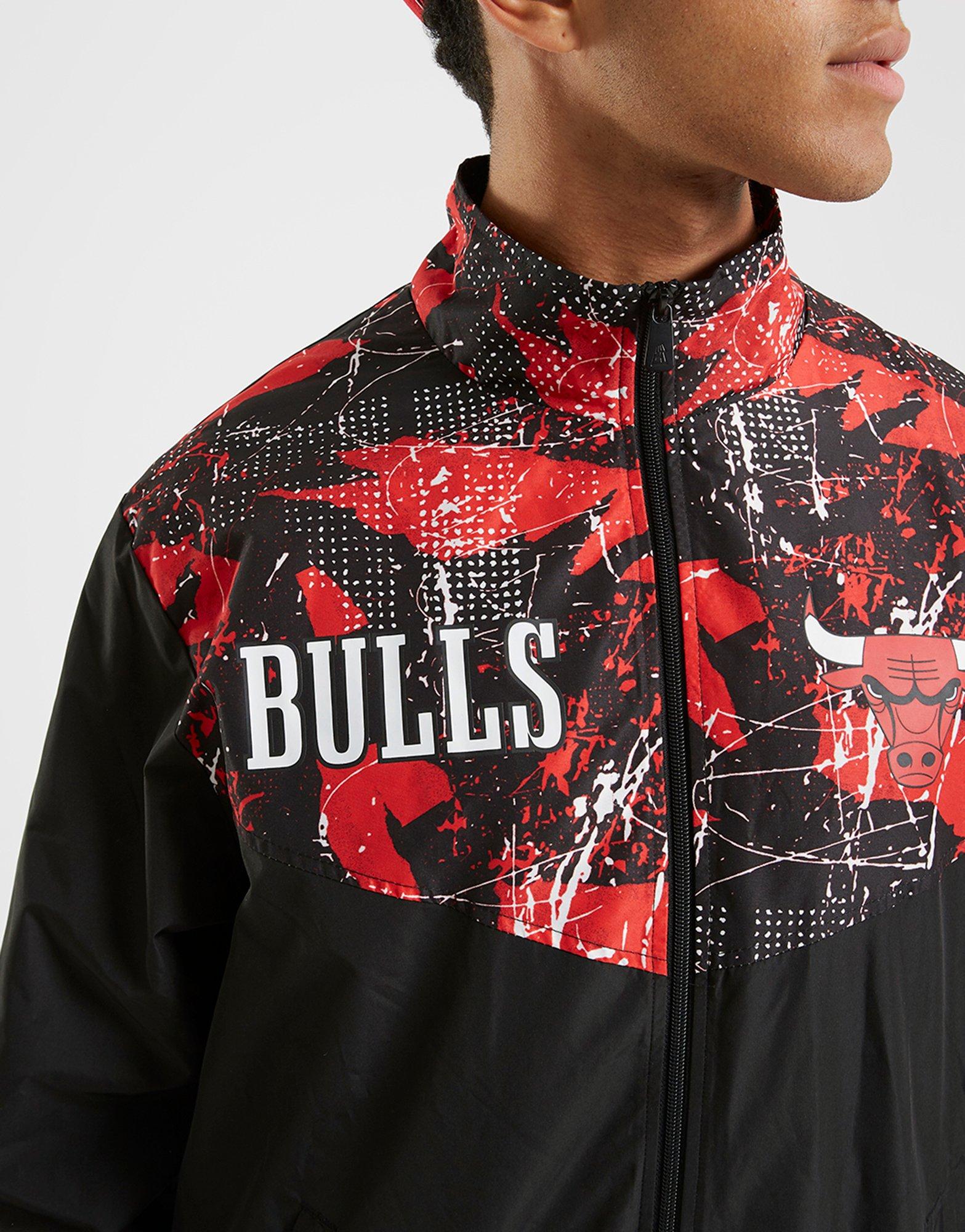 Pánska bunda NEW ERA BUNDA ORTALION AOP PANEL BULLS CHICAGO BULLS 60332140 Černá