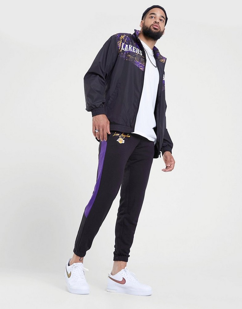 NEW ERA SPODNIE SCRIPT JOGGER LAKERS LOS ANGELES LAKERS 60332192 Czarny