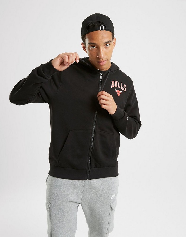 Bluză pentru bărbați NEW ERA BLUZĂ CU GLUGĂ NBA ESS BULLS CHICAGO BULLS 60348866 Negru