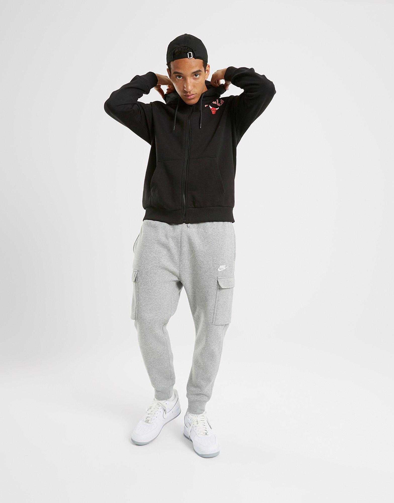 Мъжка блуза NEW ERA СУИТЧЪР СЪС ЗАКОПЧАВАНЕ С   КАЧУЛКА NBA ESS BULLS CH 60348866 Черен