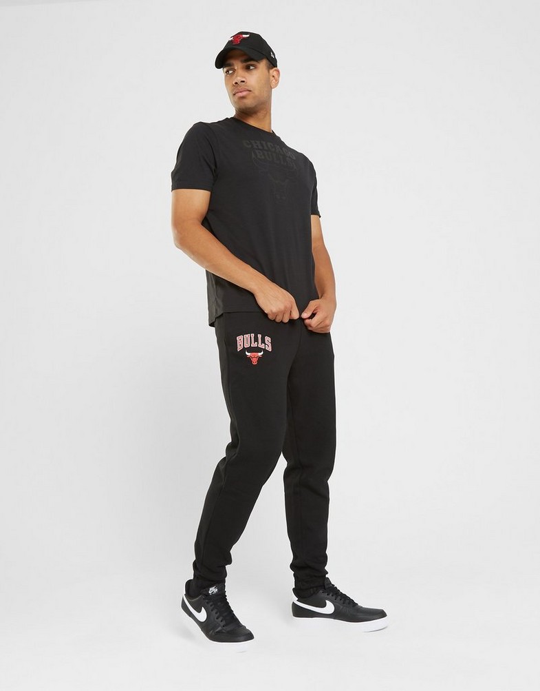 Pantaloni pentru bărbați NEW ERA PANTALONI  NBA ESSENTLS JOGGER BULLS CHICAGO BULLS 60416730 Negru