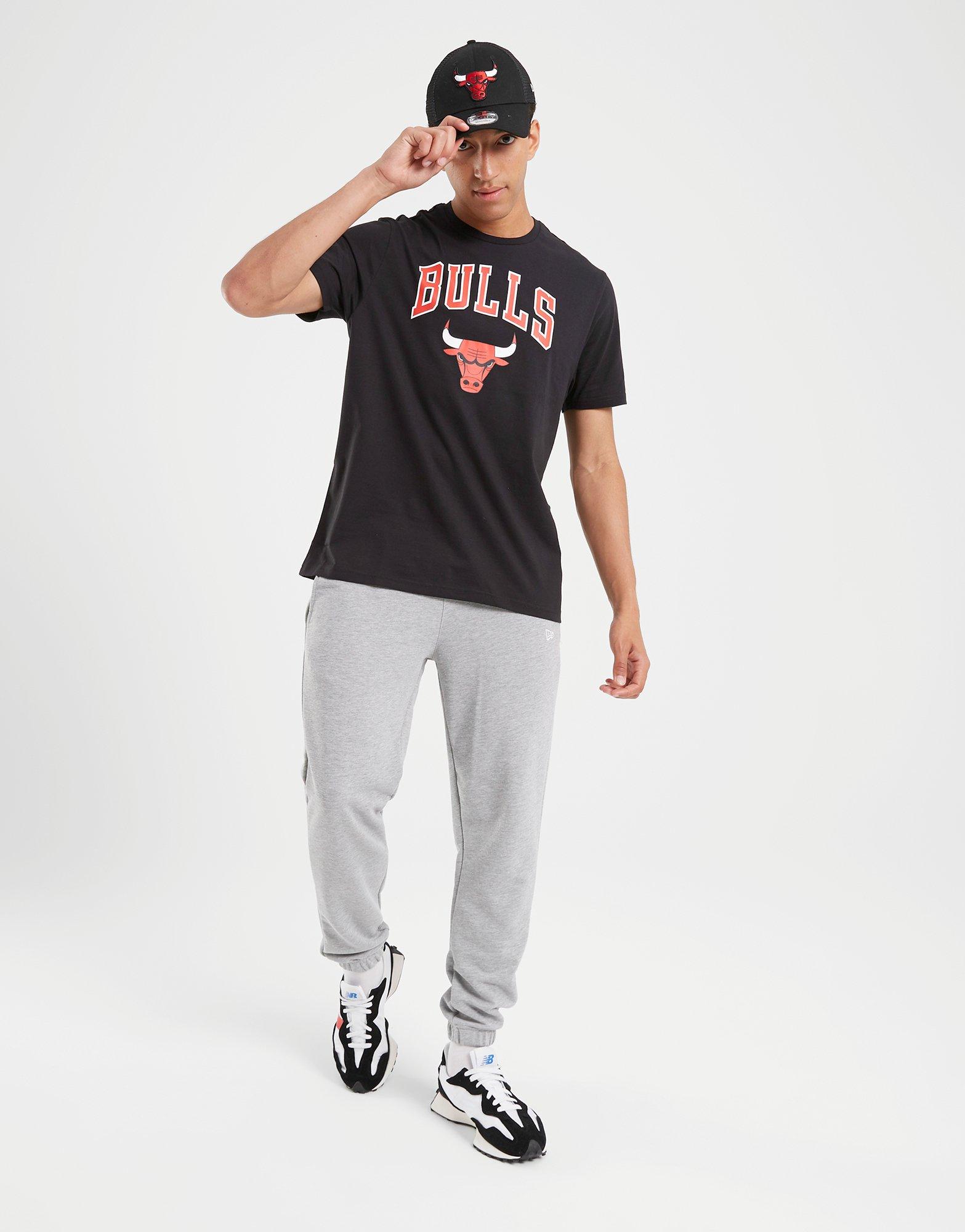 Tricou pentru bărbați NEW ERA TRICOU NOS NBA REGULAR TEE BULLS CHICAGO BULLS 60416749 Negru