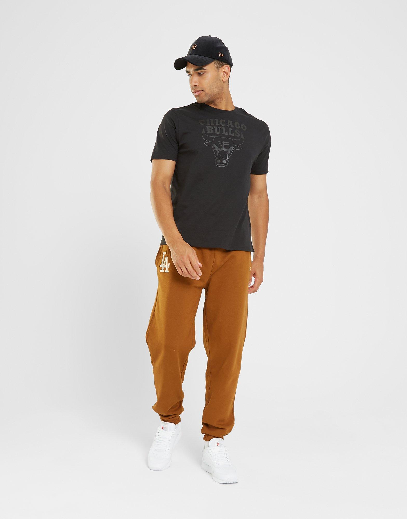 Vyriški marškiniai NEW ERA MARŠKINĖLIAI NOS NBA REGULAR BULLS BOB CHICAGO BULLS 60416757 Juoda