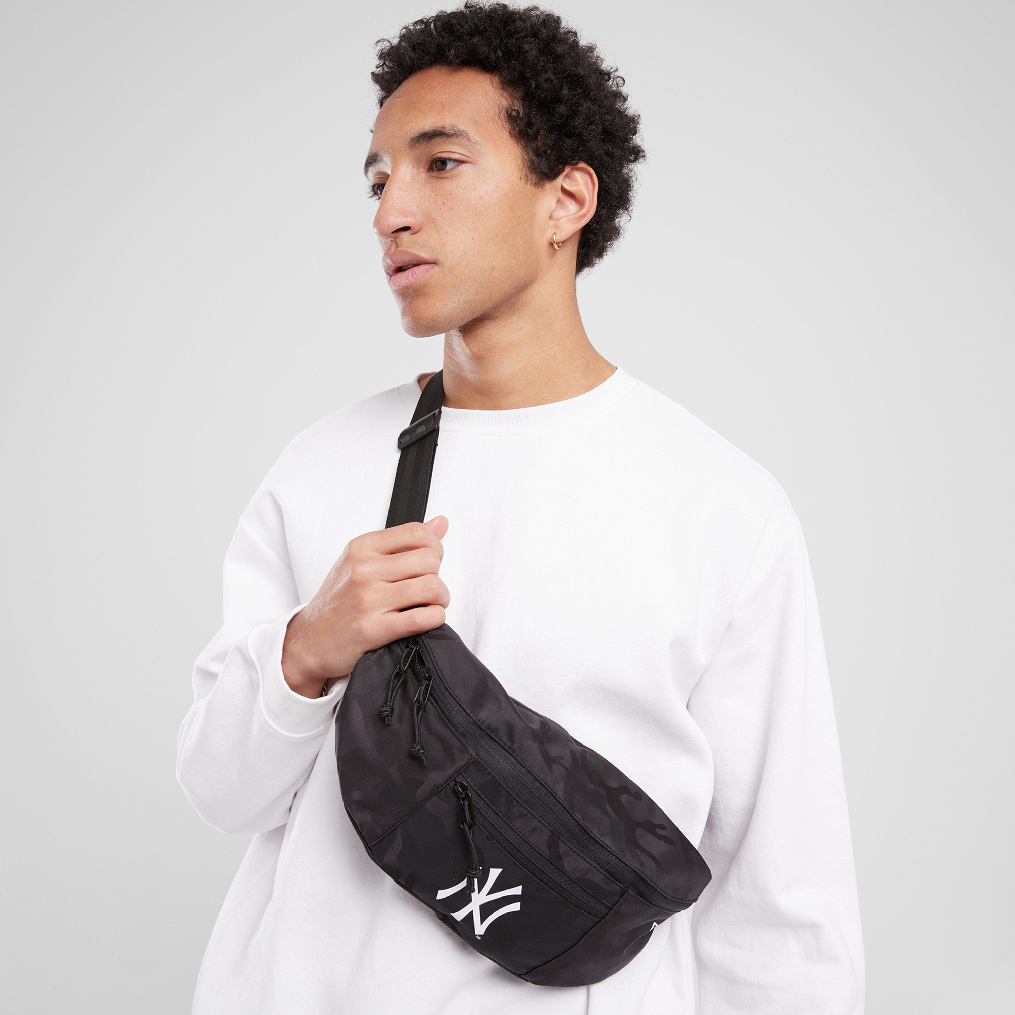 Geantă sport pentru femei NEW ERA GEANTĂ  MLB CAMO WAIST LIGHT NYY NEW YORK YANKEES