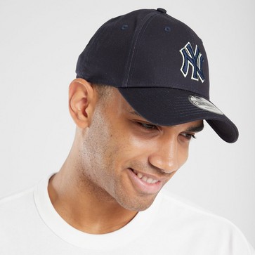 Șapcă pentru bărbați NEW ERA CACIULA OUTLINE 940 NYY NEW YORK YANKEES NVYCMA
