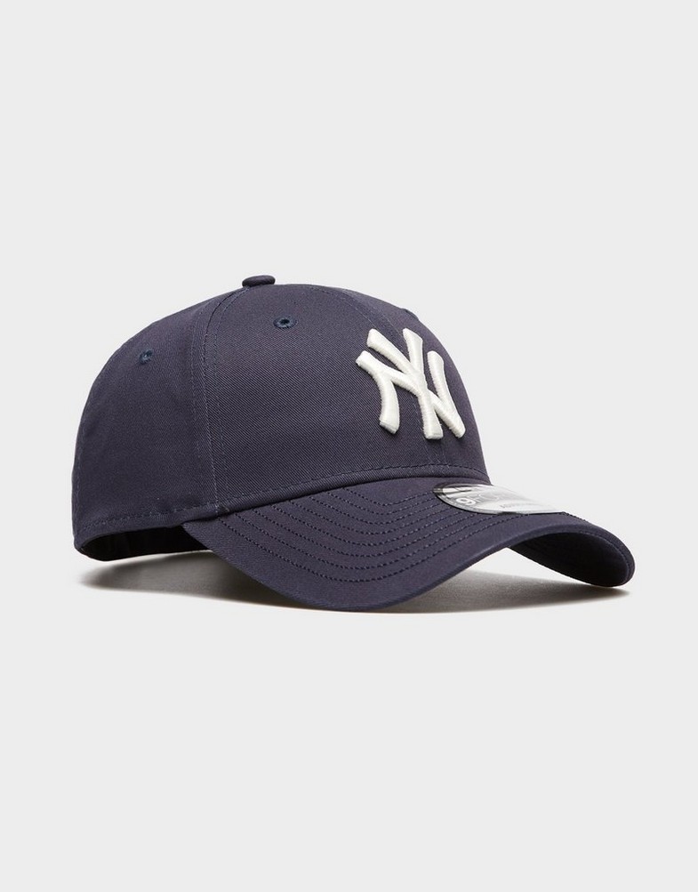 Șapcă pentru bărbați NEW ERA CACIULA VISOR SCRIPT 940 NYY NEW YORK YANKEES 60758996 Bleumarin