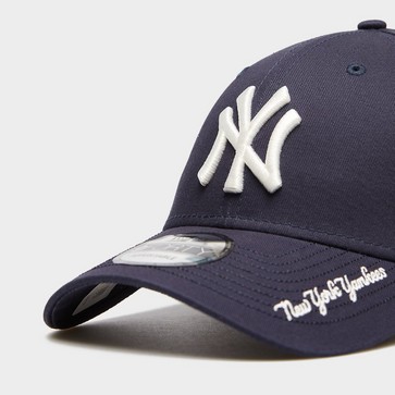 Șapcă pentru bărbați NEW ERA CACIULA VISOR SCRIPT 940 NYY NEW YORK YANKEES