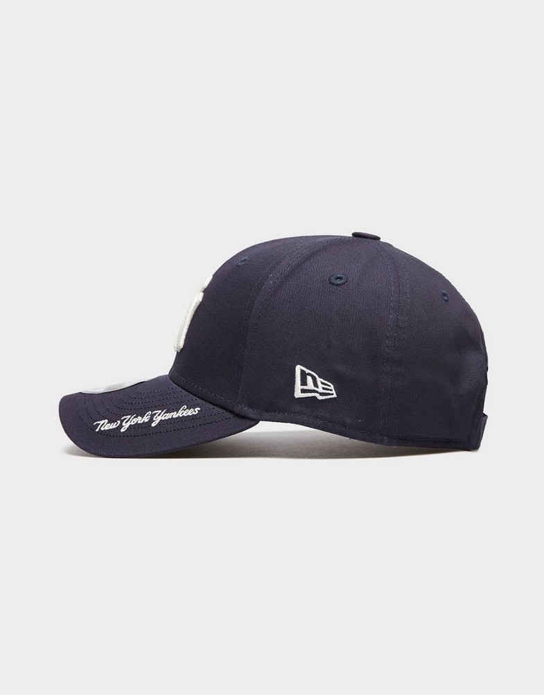 Șapcă pentru bărbați NEW ERA CACIULA VISOR SCRIPT 940 NYY NEW YORK YANKEES 60758996 Bleumarin