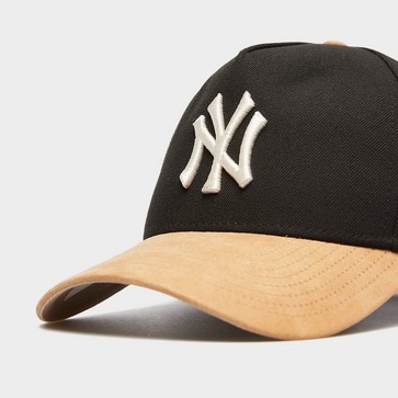 Șapcă pentru bărbați NEW ERA CACIULA SUEDE VISOR EFRAME NYY NEW YORK YANKEES