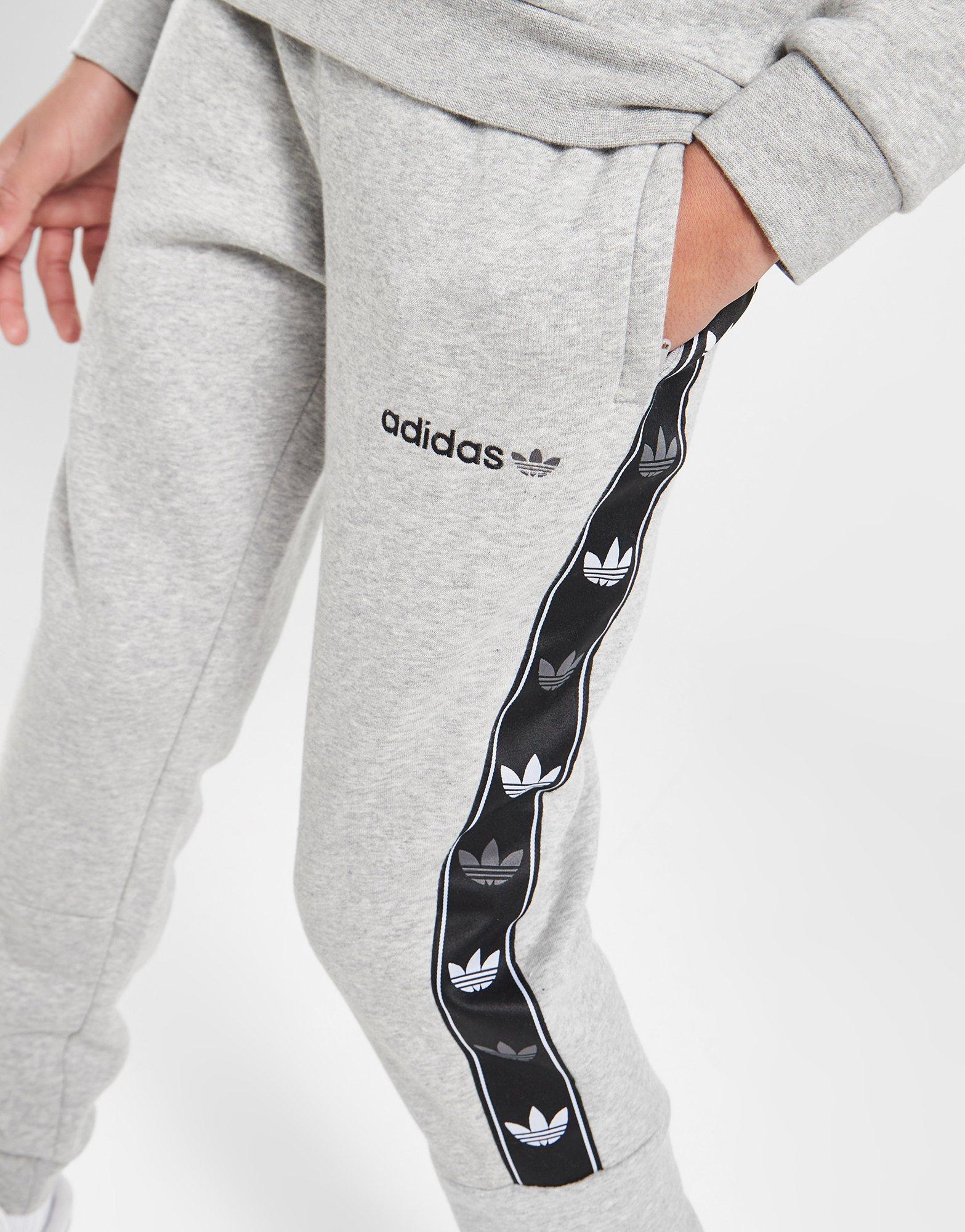 Dětské kalhoty ADIDAS KALHOTY  TAPE FLC PANT MGH PANTS IB3345 Šedá