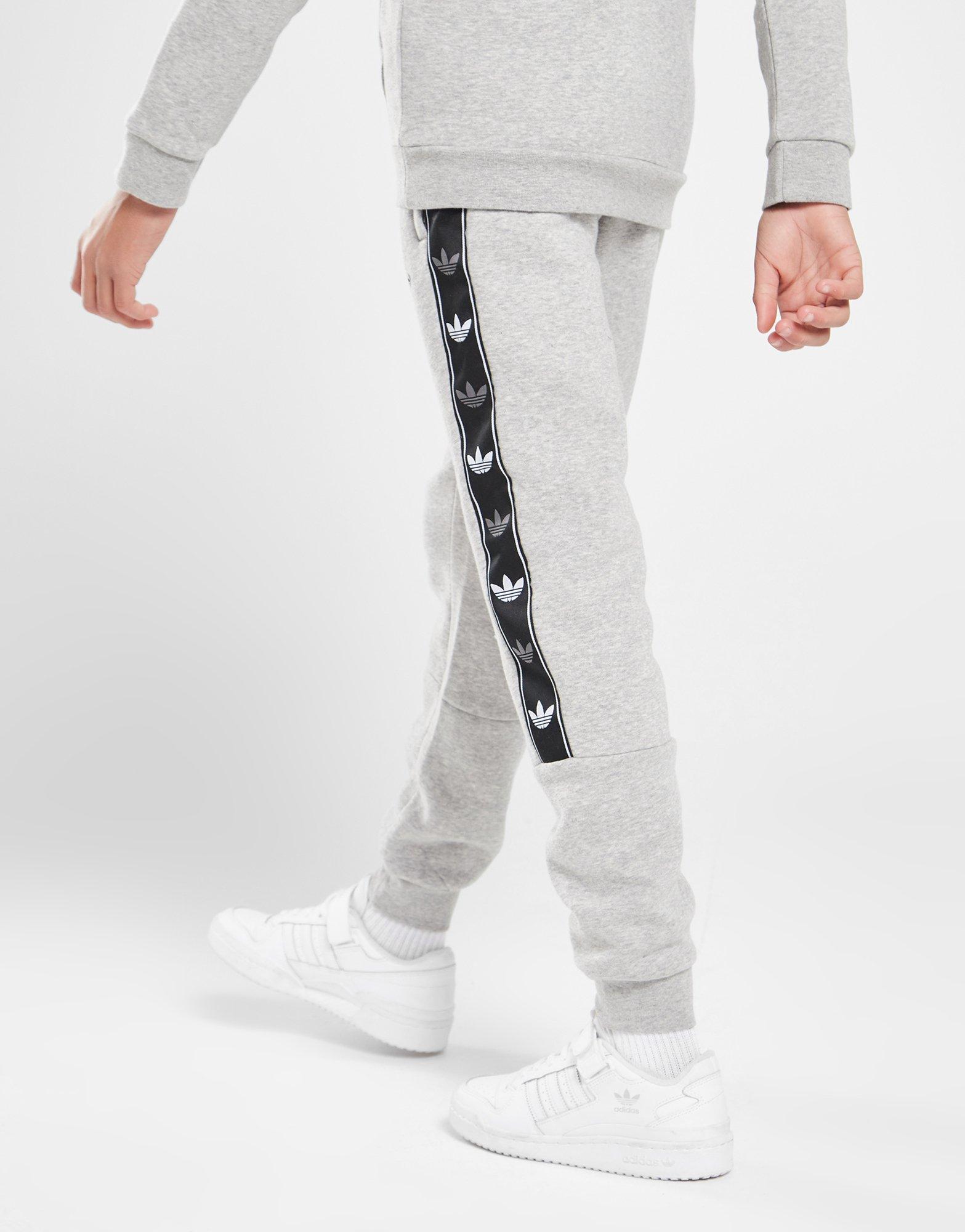 Dětské kalhoty ADIDAS KALHOTY  TAPE FLC PANT MGH PANTS IB3345 Šedá