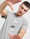 NIKE T-SHIRT STACK LOGO TEE DGH TEE