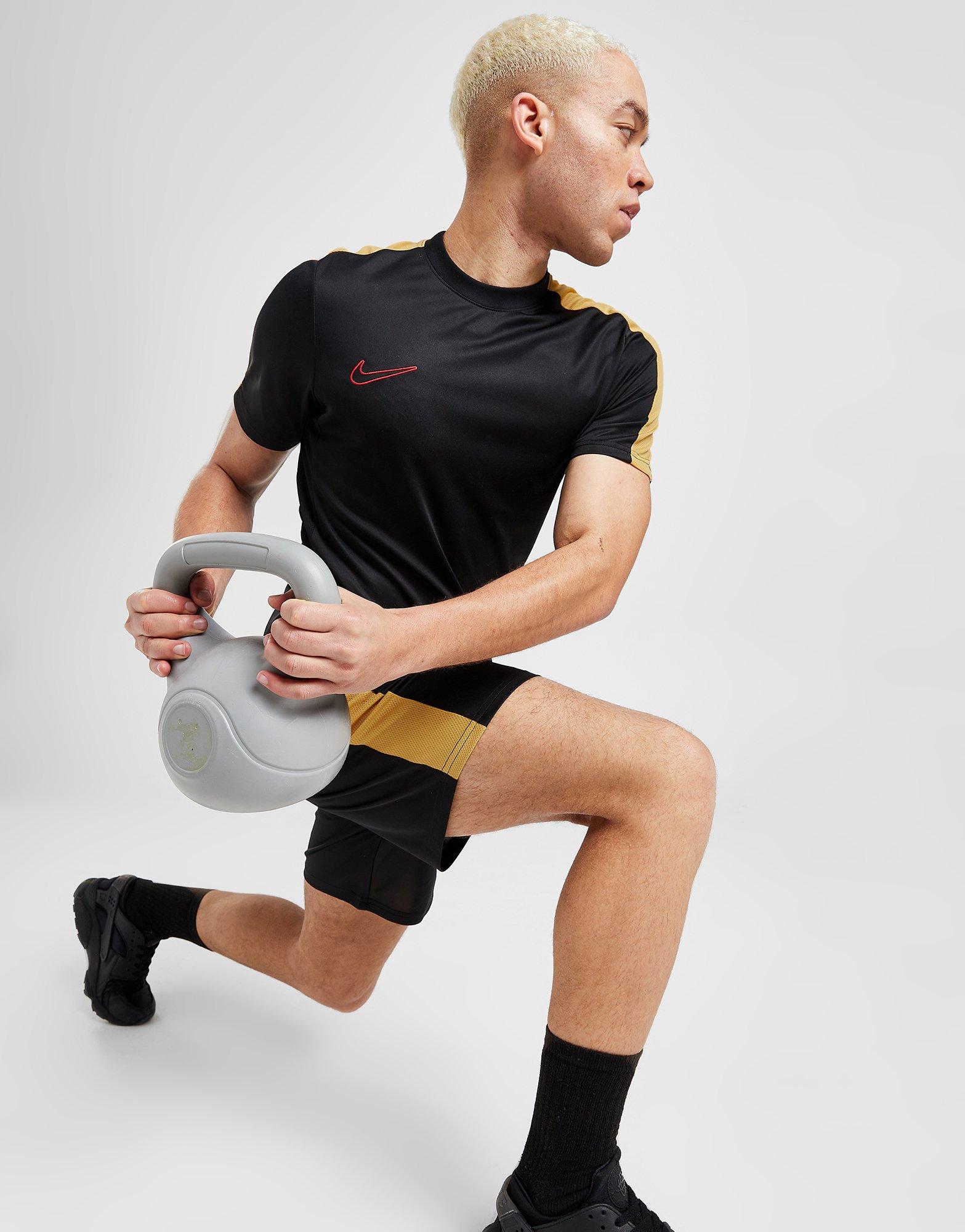 Vyriški marškiniai NIKE MARŠKINĖLIAI ACAD23 TEE BK/GD/RD TEE DV9750-013 Juoda