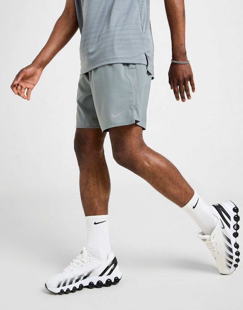 Férfi rövidnadrág NIKE RÖVIDNADRÁG CHALL 7" SHT SMOKE SHORTS DV9359-084 Szürke