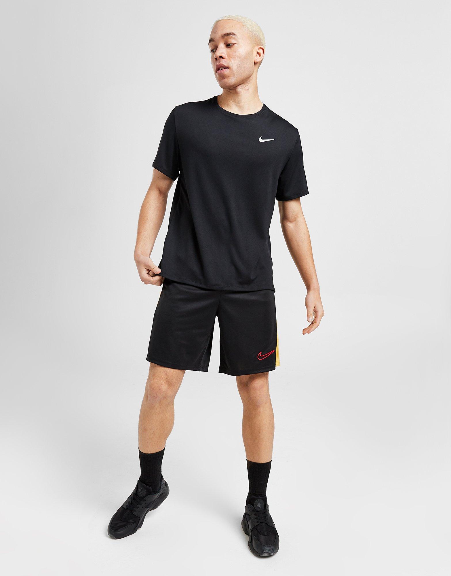 Чоловічі футболки NIKE ФУТБОЛКА MILER TEE BLK TEE DV9315-010 Чорний