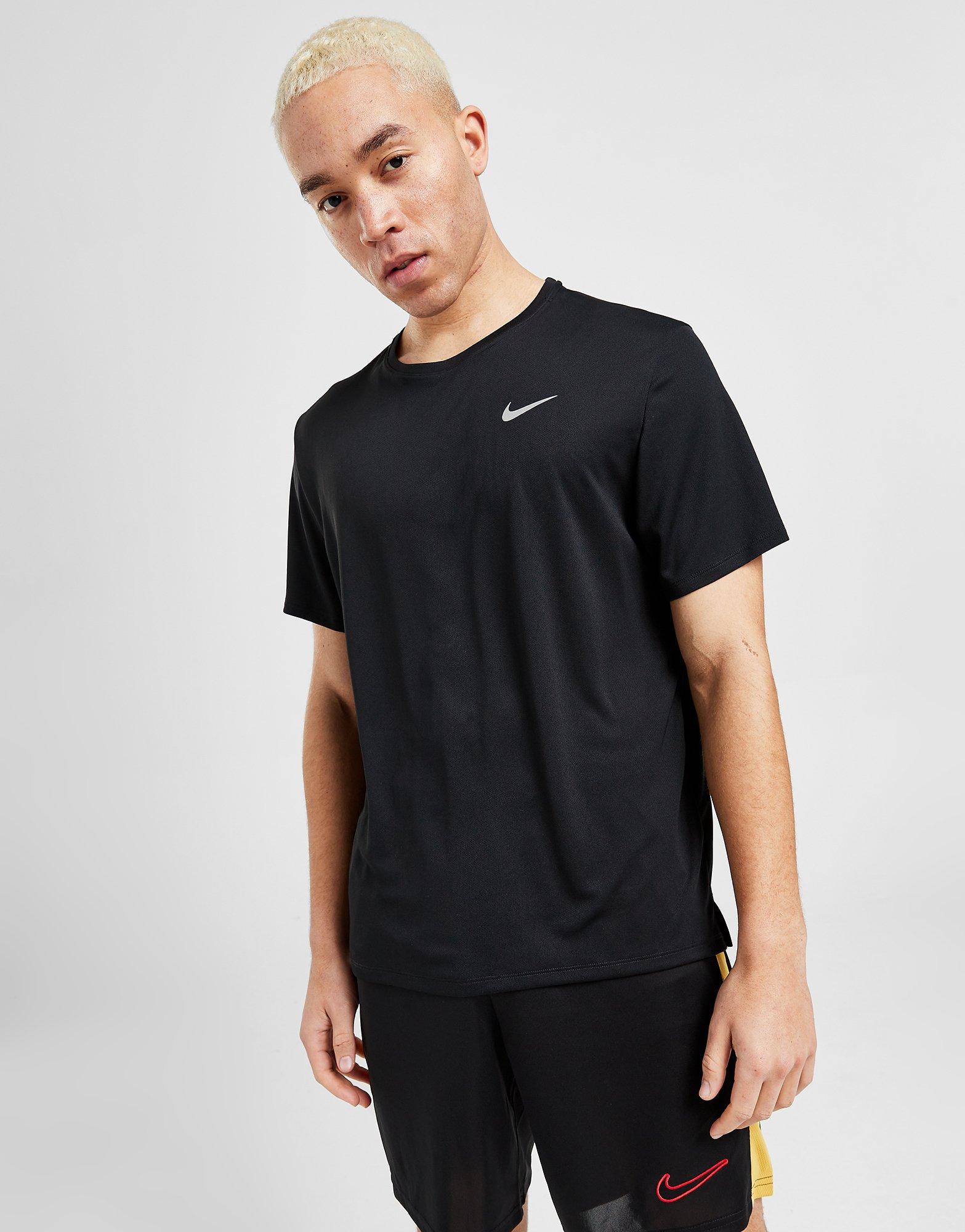 Чоловічі футболки NIKE ФУТБОЛКА MILER TEE BLK TEE DV9315-010 Чорний