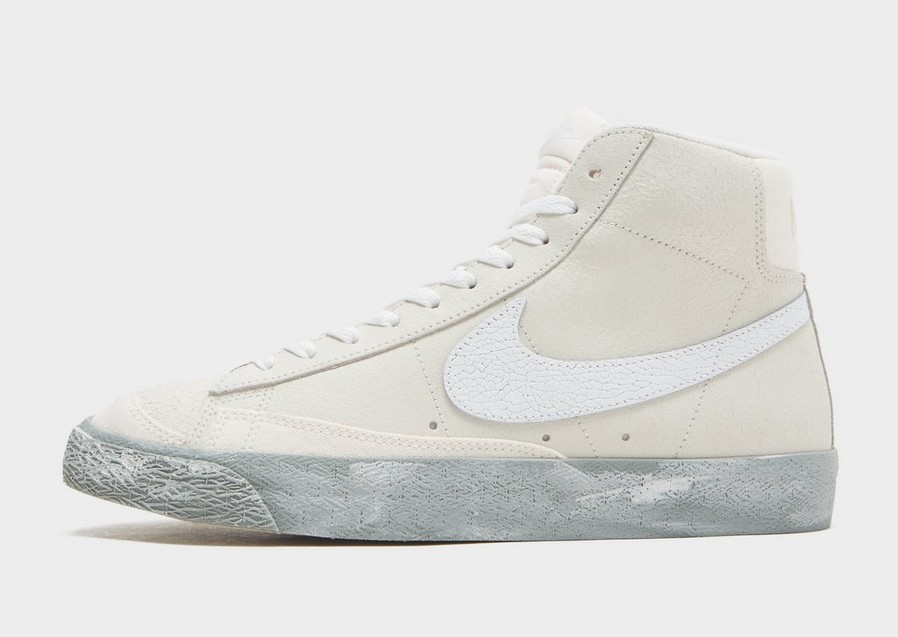 Adidași pentru bărbați NIKE BLAZER MID '77 EMB DV0797-100 Alb