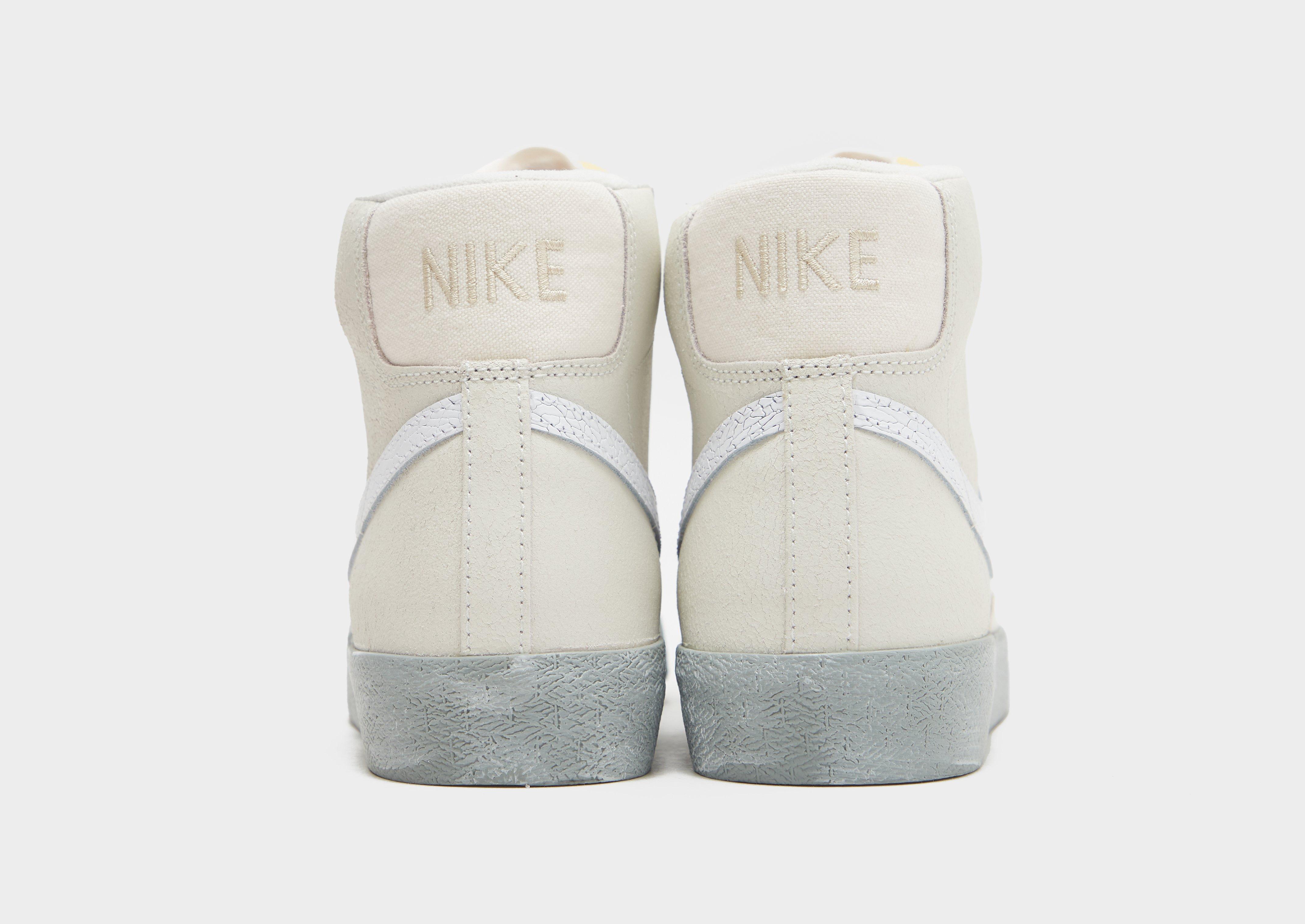 Adidași pentru bărbați NIKE BLAZER MID '77 EMB DV0797-100 Alb