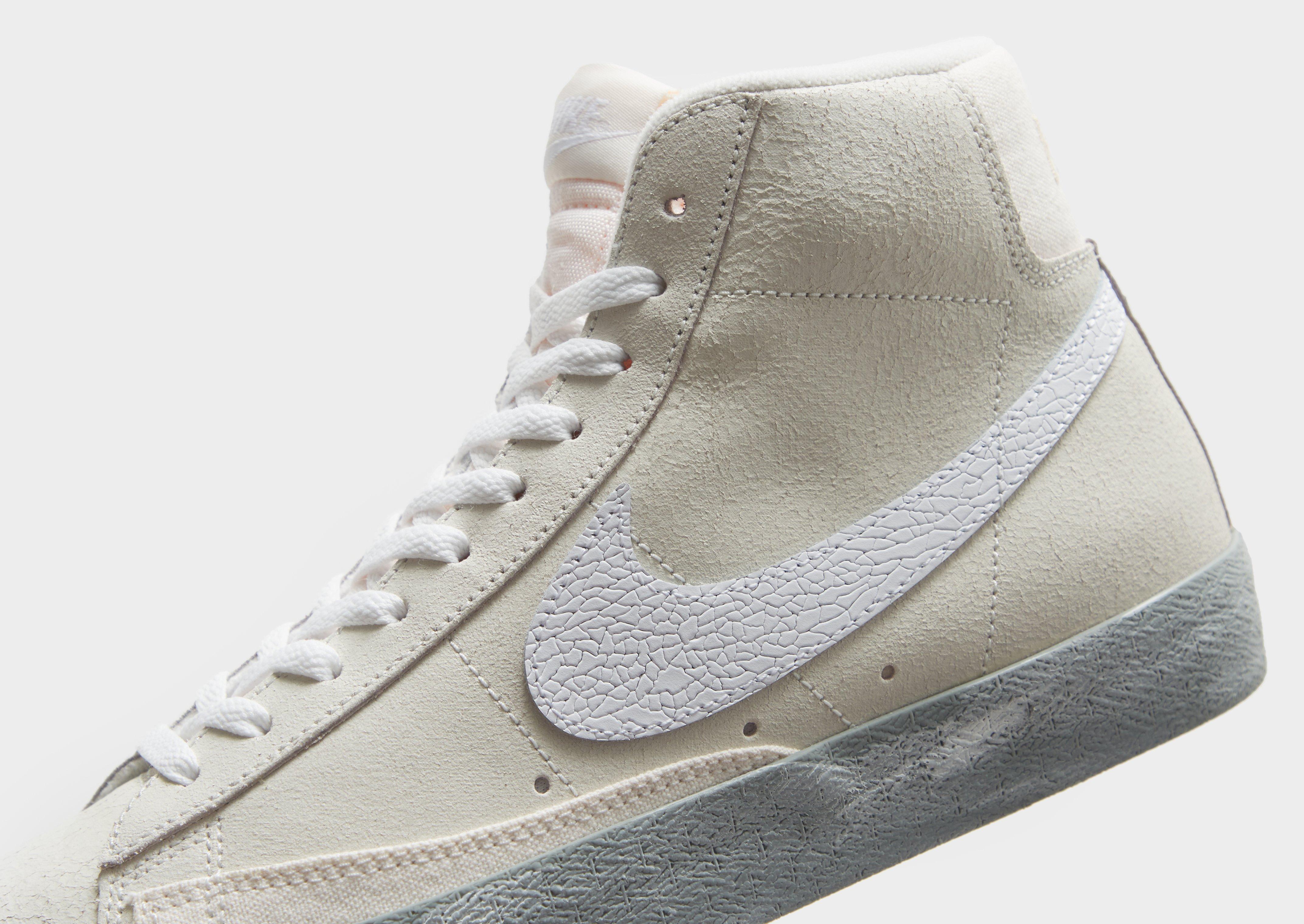 Adidași pentru bărbați NIKE BLAZER MID '77 EMB DV0797-100 Alb
