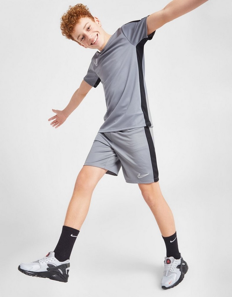 Krótkie spodenki , szorty dziecięce Nike 