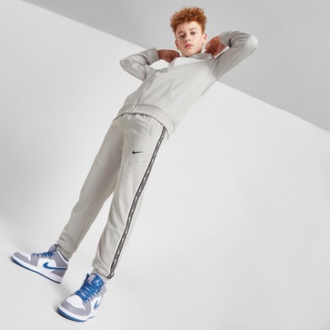Pantaloni pentru copii NIKE PANTALONI  B NSW REPEAT SW PK JOGGER B