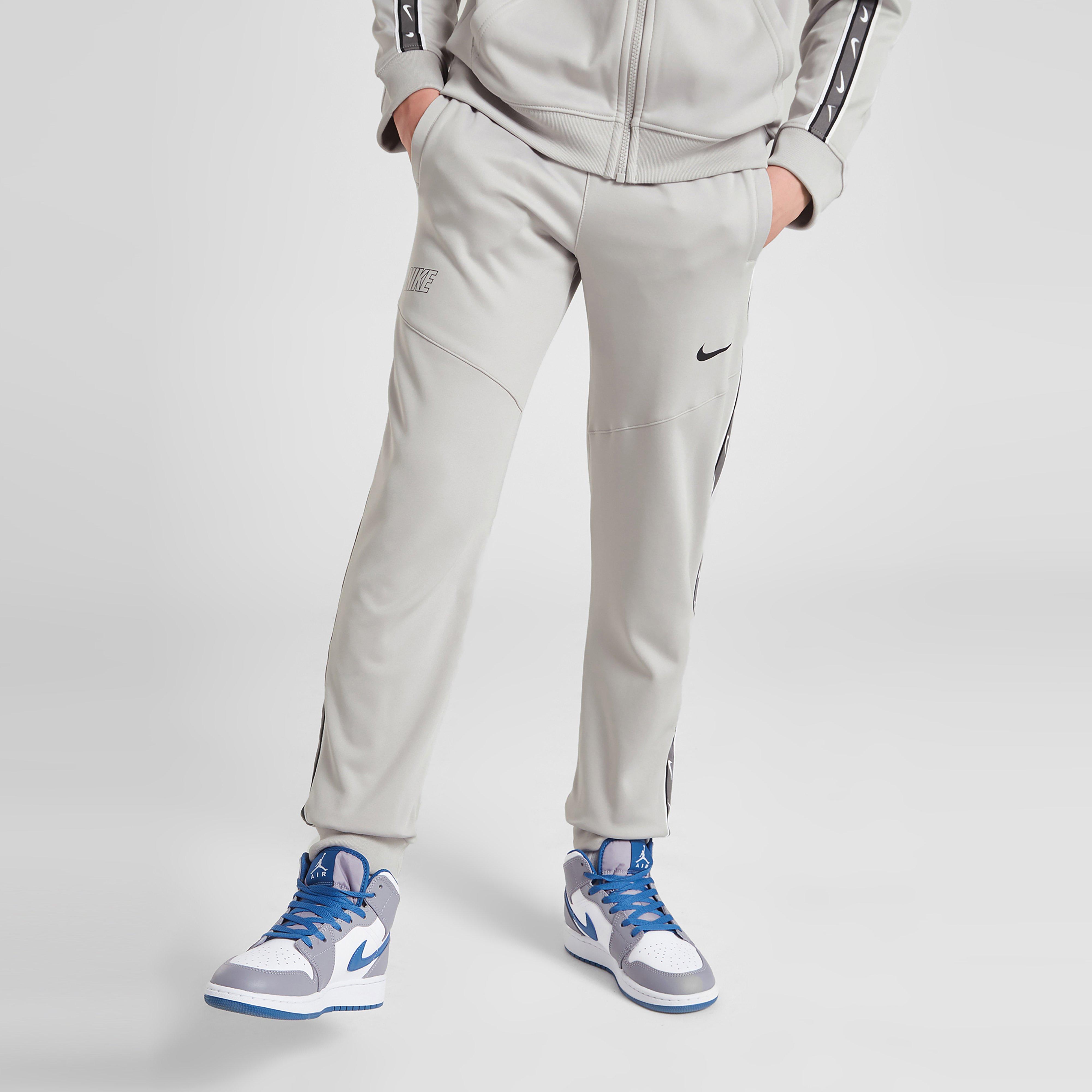 NIKE SPODNIE B NSW REPEAT SW PK JOGGER B