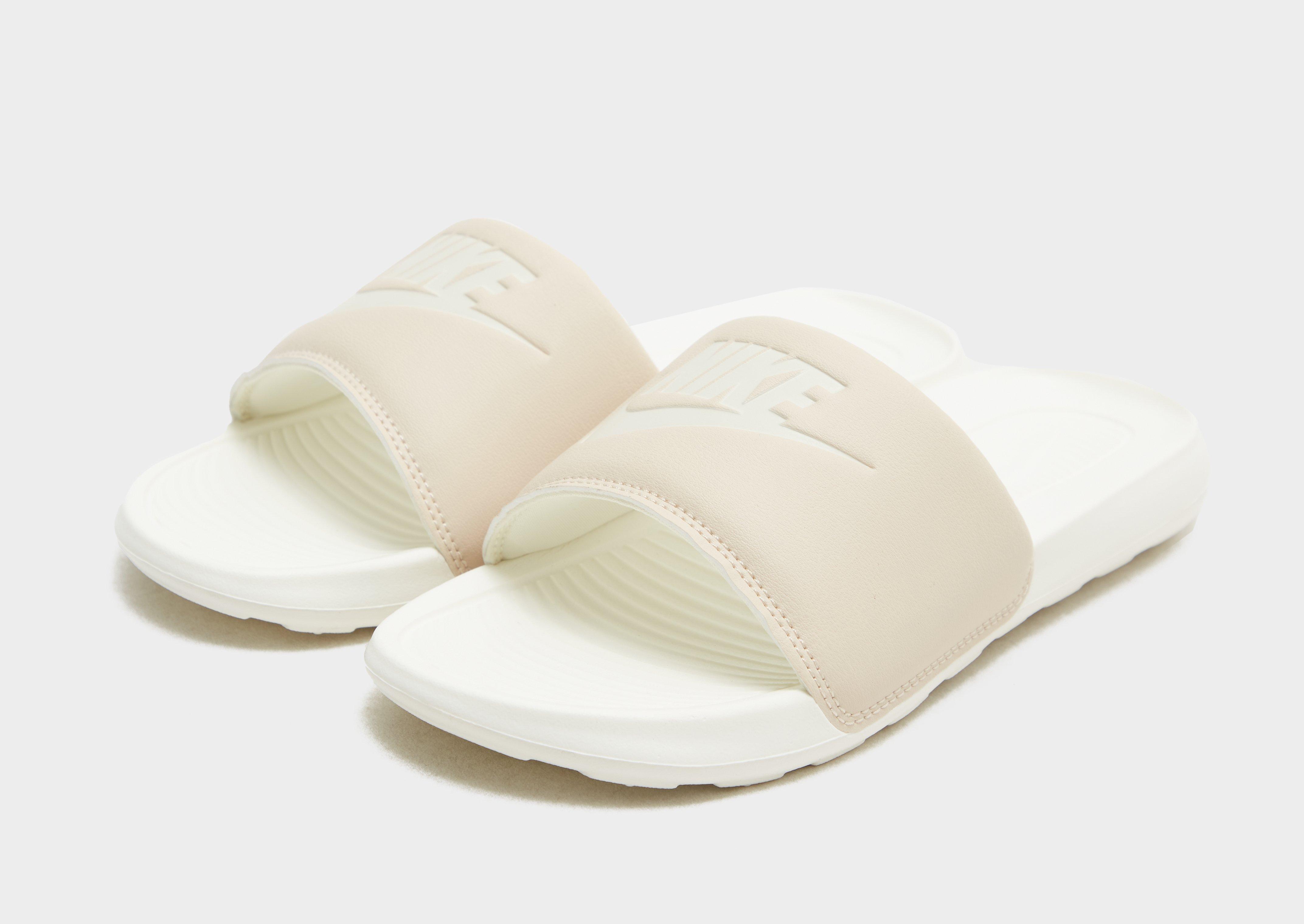 Дамски чехли NIKE VICTORI ONE CN9677-108 Бял