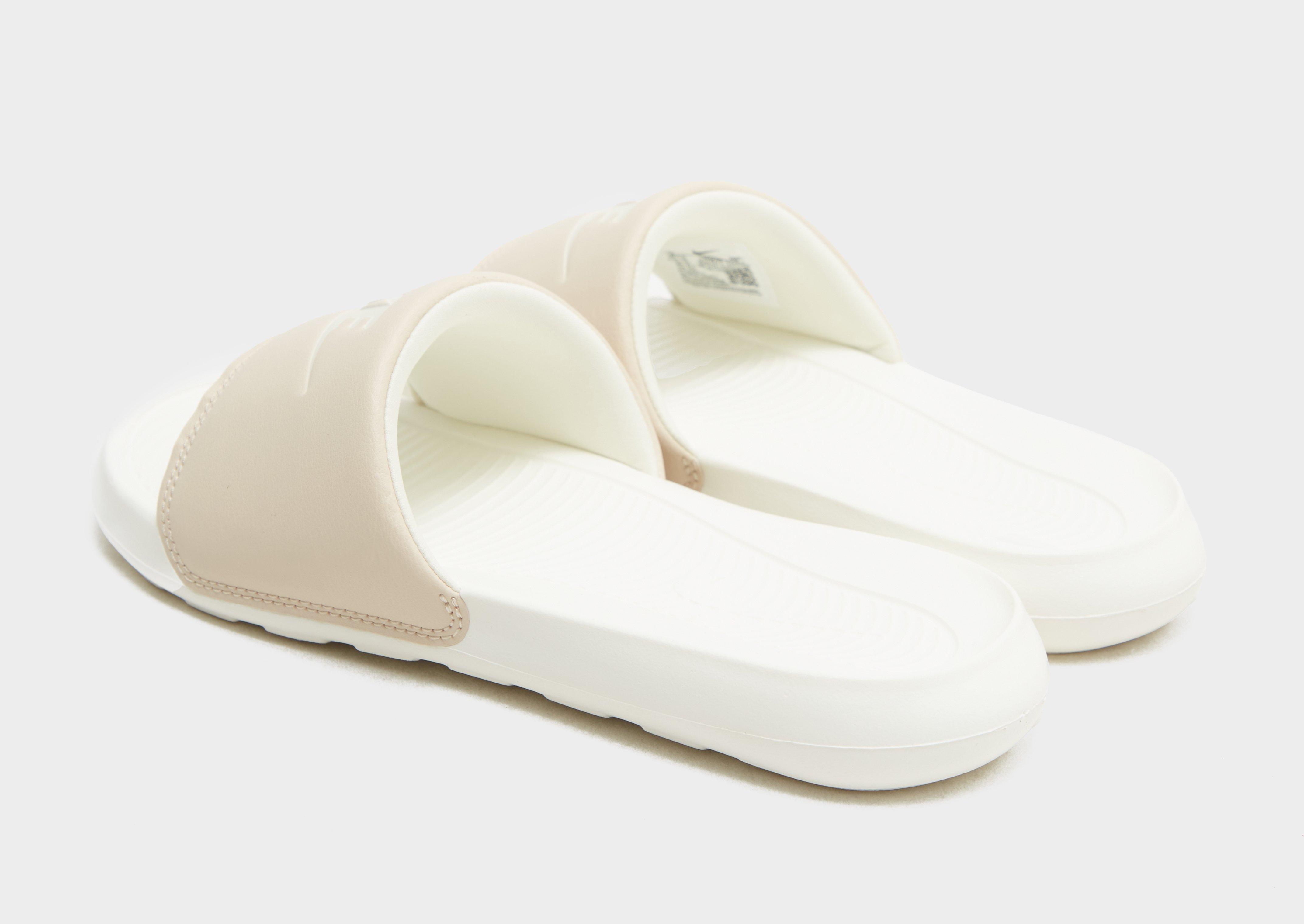 Дамски чехли NIKE VICTORI ONE CN9677-108 Бял