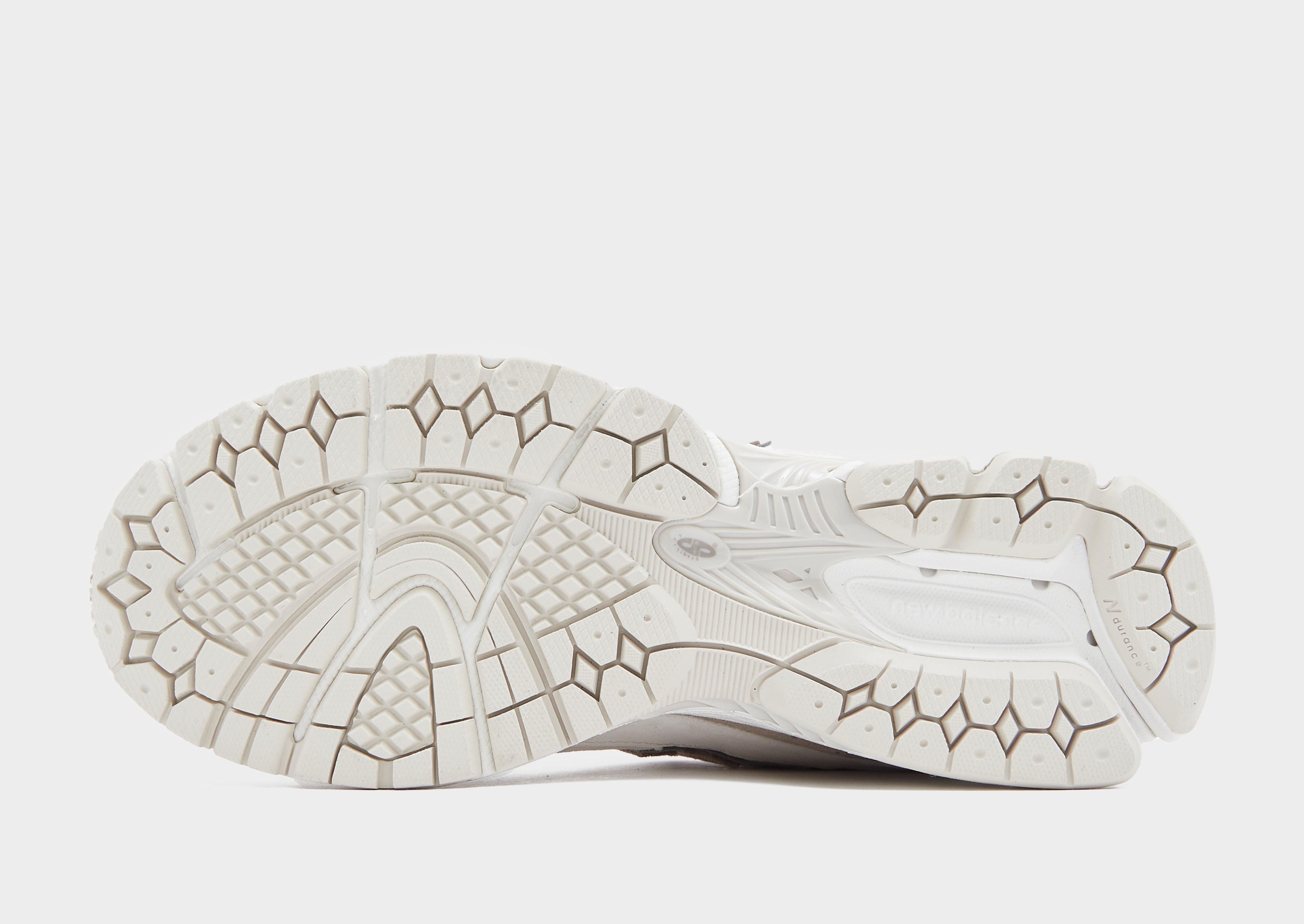 Мъжки маратонки NEW BALANCE 2002  M2002RJN Бежов