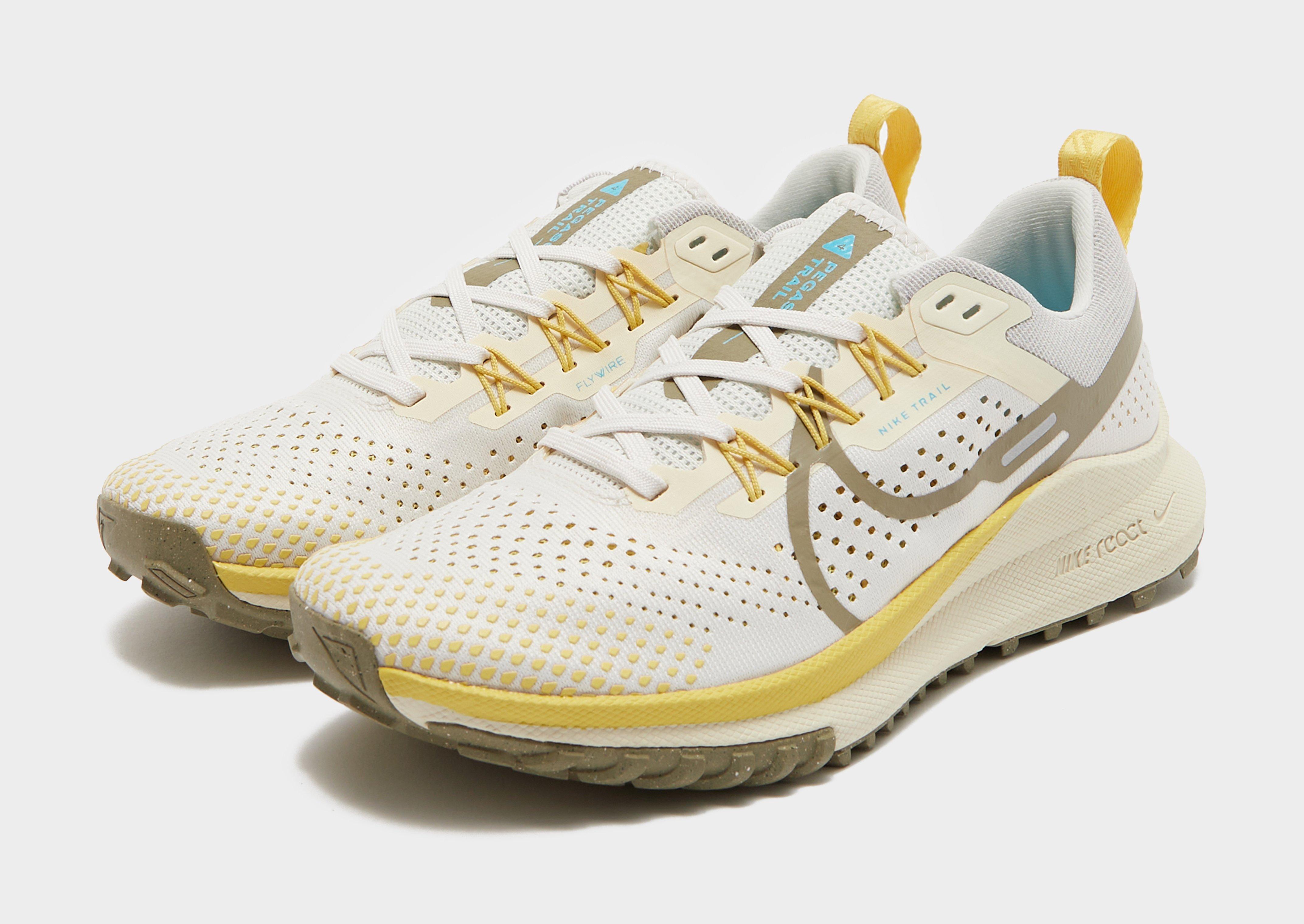 Дамски обувки за бягане W NIKE REACT PEGASUS TRAIL 4 FJ4732-001 Бежов