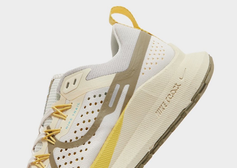 Дамски обувки за бягане W NIKE REACT PEGASUS TRAIL 4 FJ4732-001 Бежов