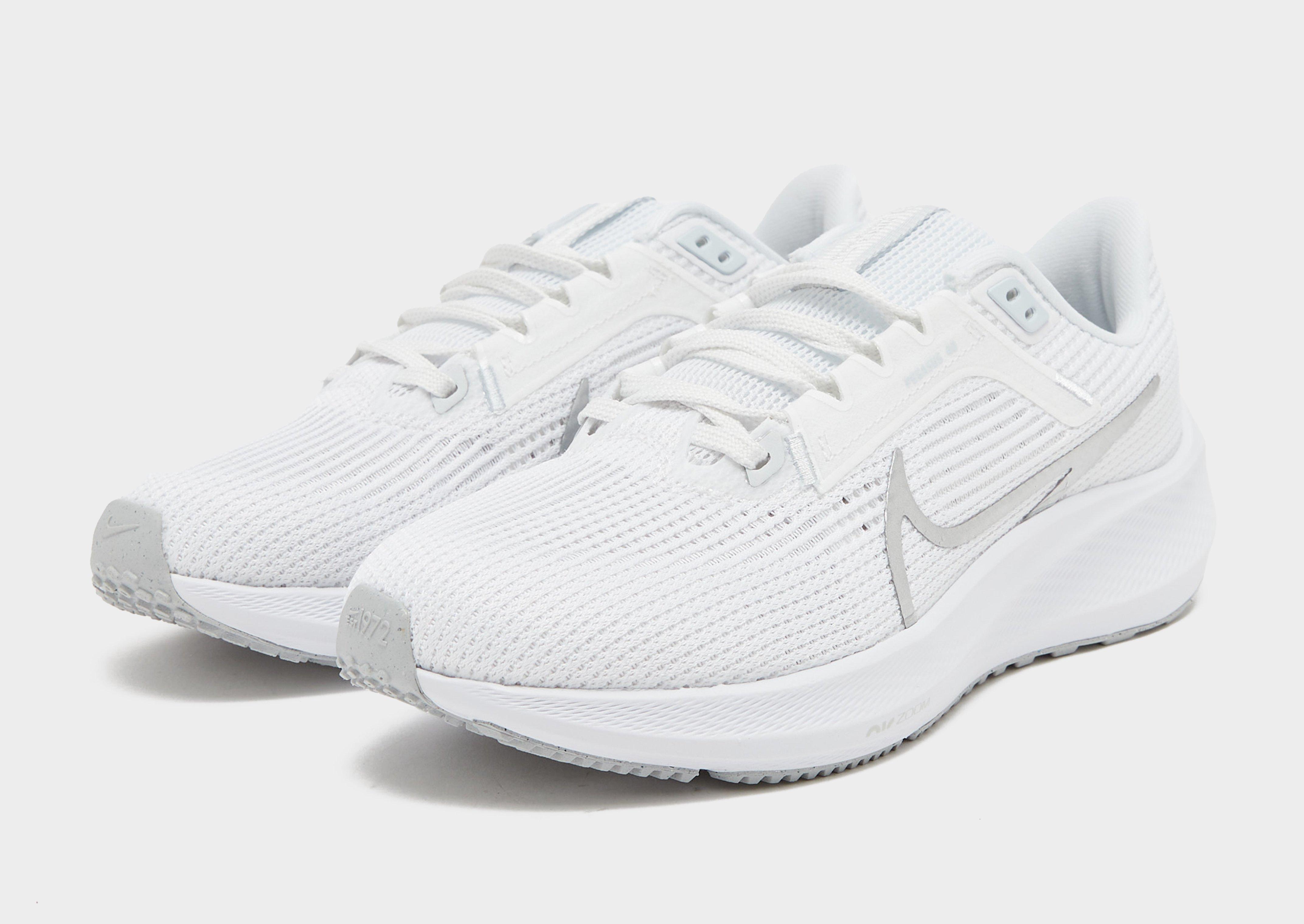 Bėgimo batai moterims NIKE AIR ZOOM PEGASUS 40 DV3854-101 Balta