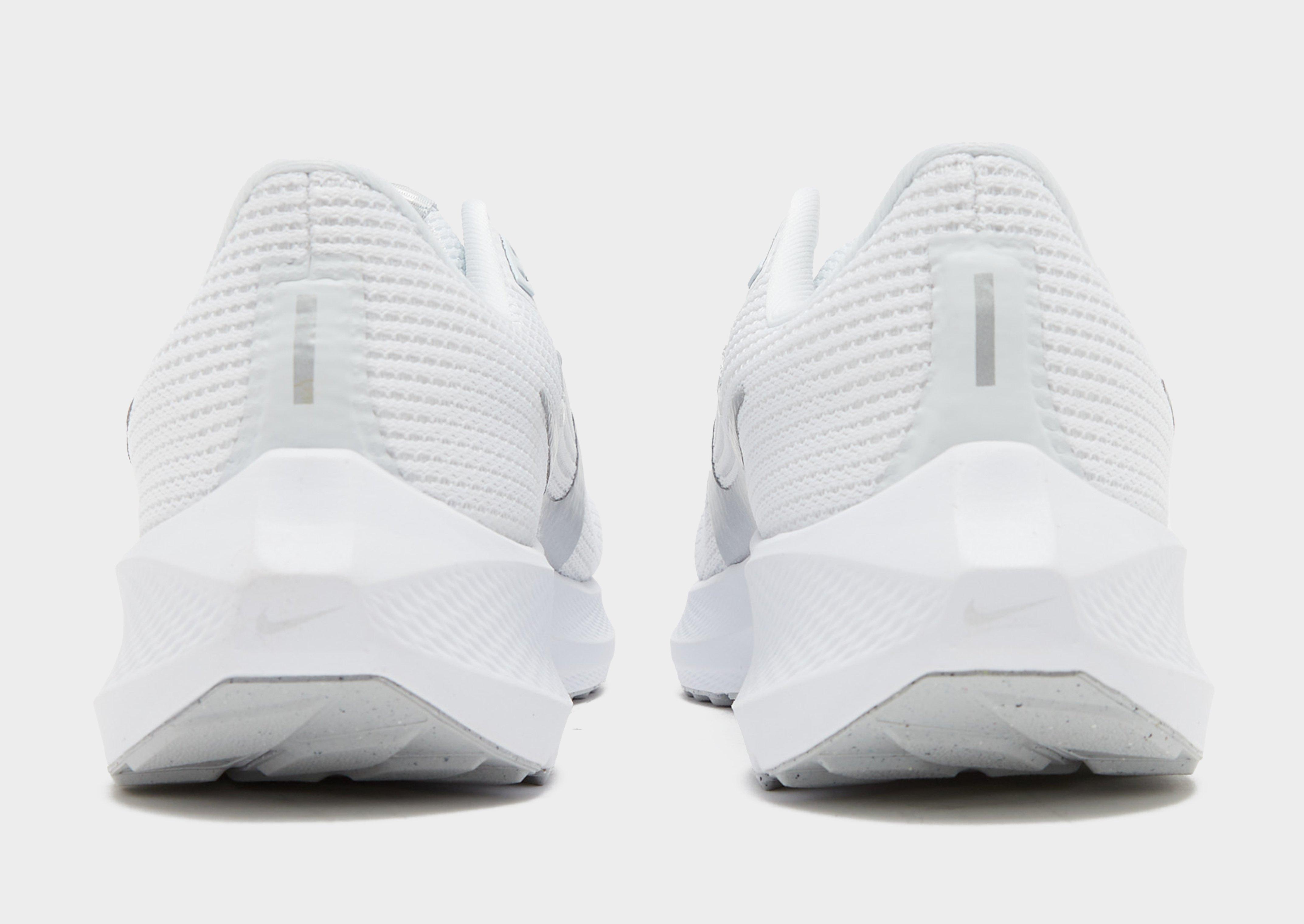 Bėgimo batai moterims NIKE AIR ZOOM PEGASUS 40 DV3854-101 Balta