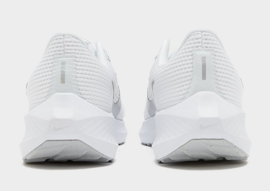Dámska bežecká obuv NIKE AIR ZOOM PEGASUS 40 DV3854-101 Bílá