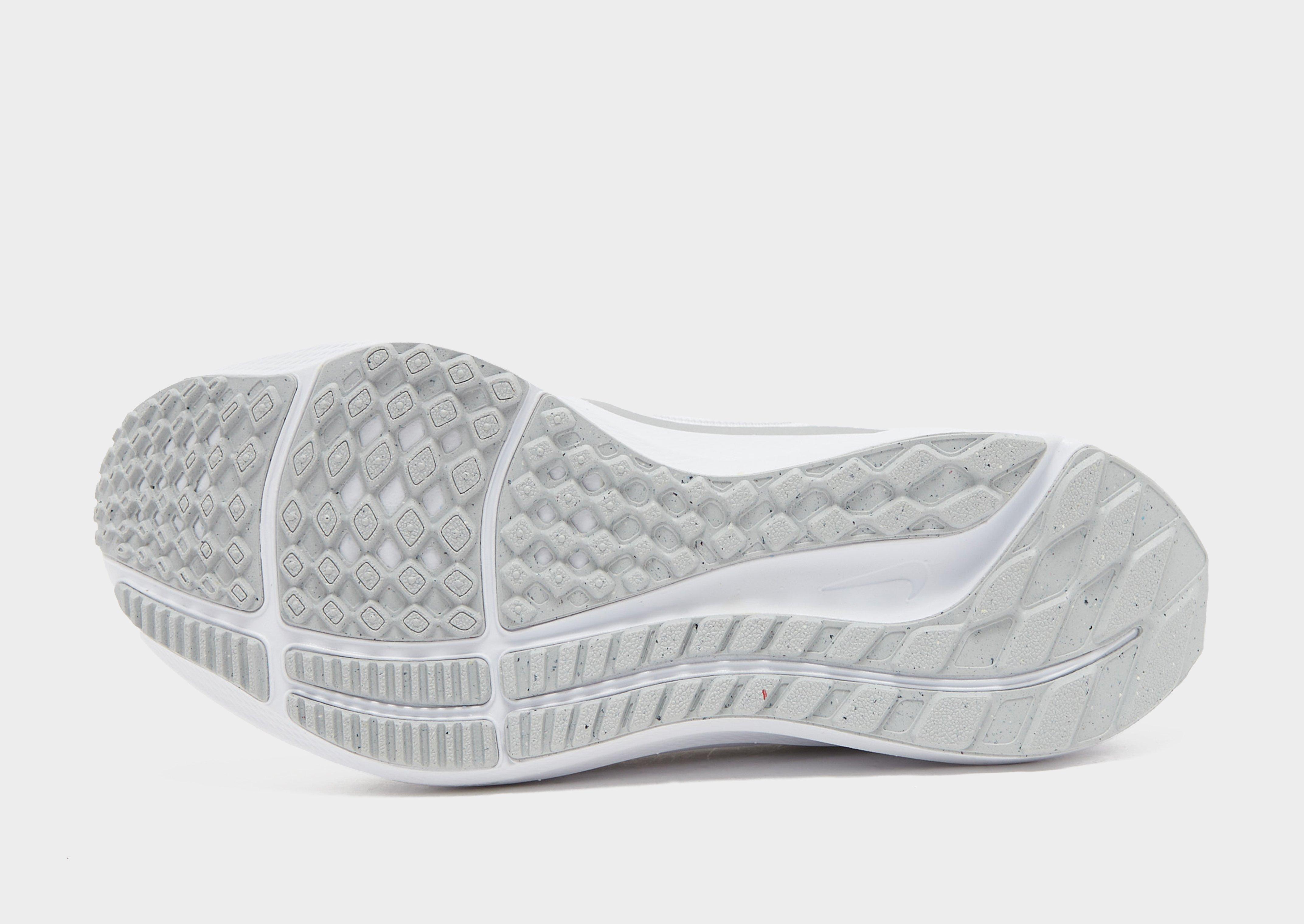 Bėgimo batai moterims NIKE AIR ZOOM PEGASUS 40 DV3854-101 Balta