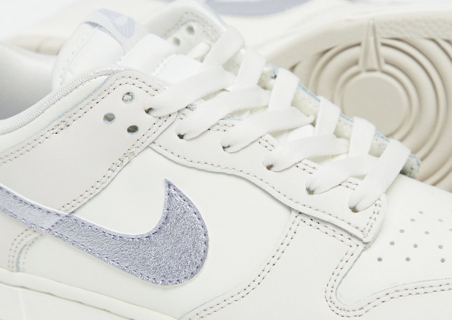 Női sneakers NIKE DUNK LOW ESS DX5930-100 Színes