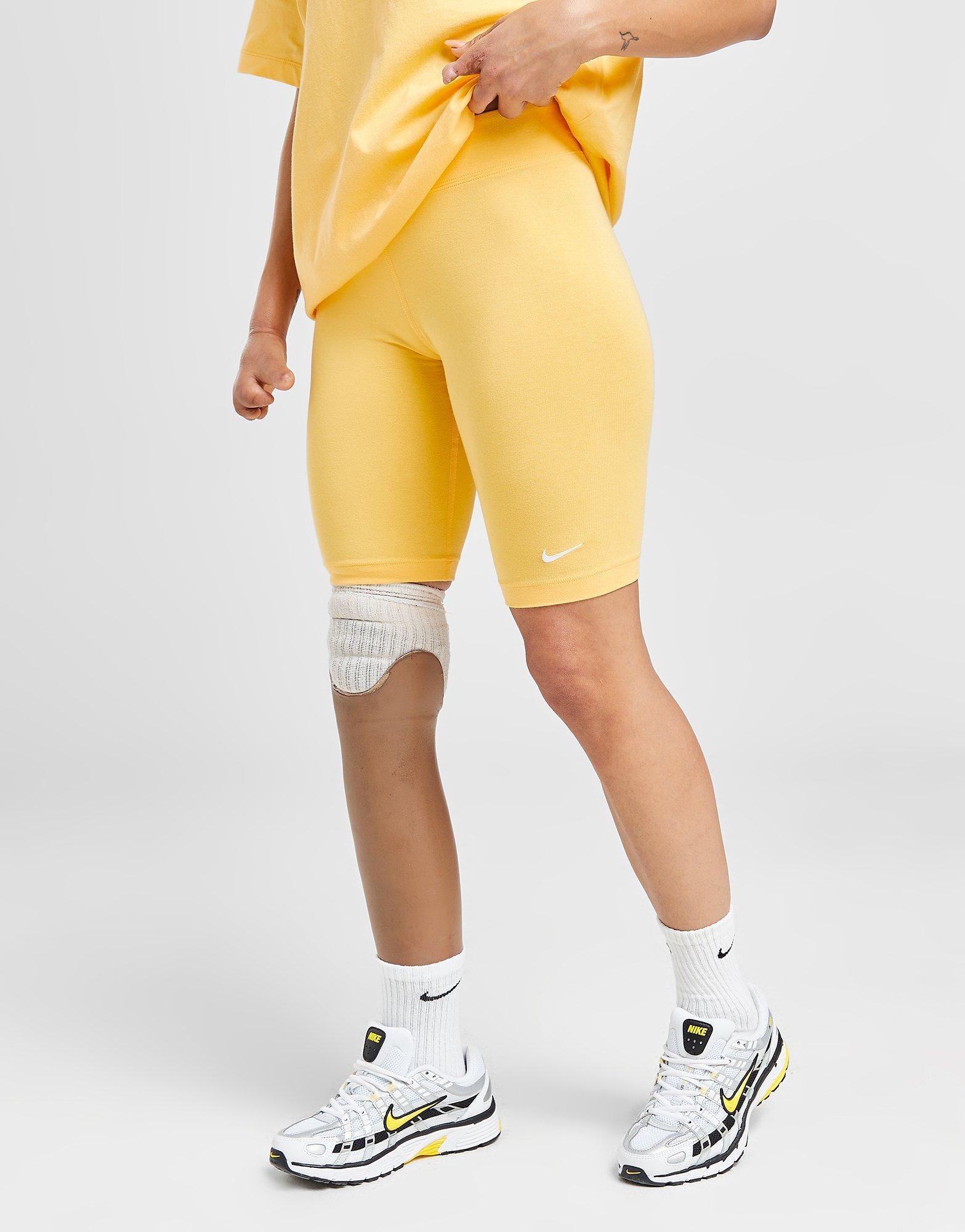 Pantaloni scurți pentru femei NIKE PANTALONI SCURȚI W NSW ESSNTL MR BIKER CZ8526-795 Galben