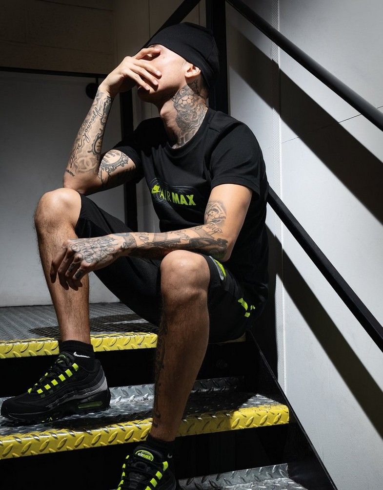 Férfi póló NIKE PÓLÓ M NSW AIR MAX SS TEE TEE FB1439-010 Fekete