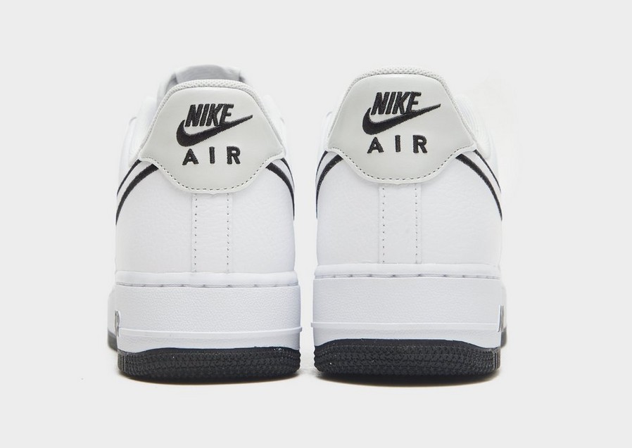 Adidași pentru bărbați NIKE AIR FORCE 1 '07  FJ4211-100 Alb