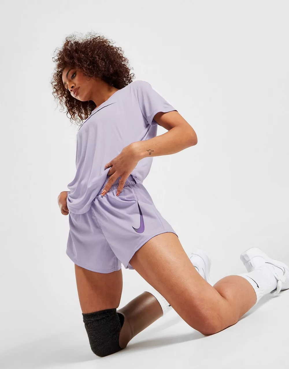 NIKE ШОРТИ W NK SWOOSH SHORT VENEER VERS SHORTS, фото 1 з 5