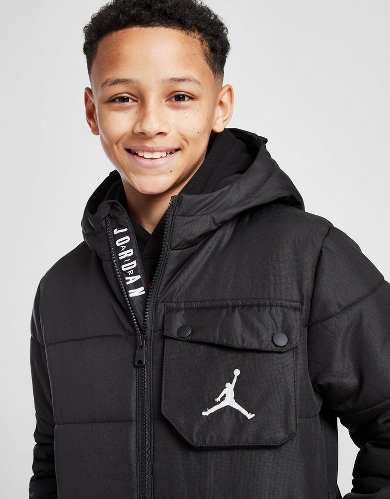 Gyerek kabát JORDAN KABÁT PEHELY JMPMN PTCH LGO JKT 95C725-023 Fekete