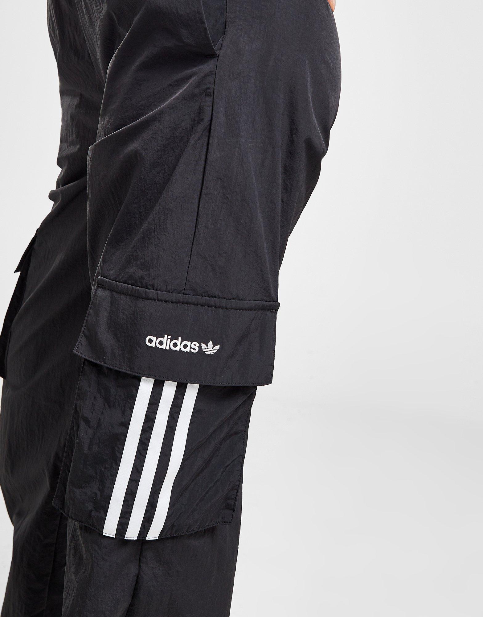 ADIDAS SPODNIE CARGO PANTS IN1853 Czarny