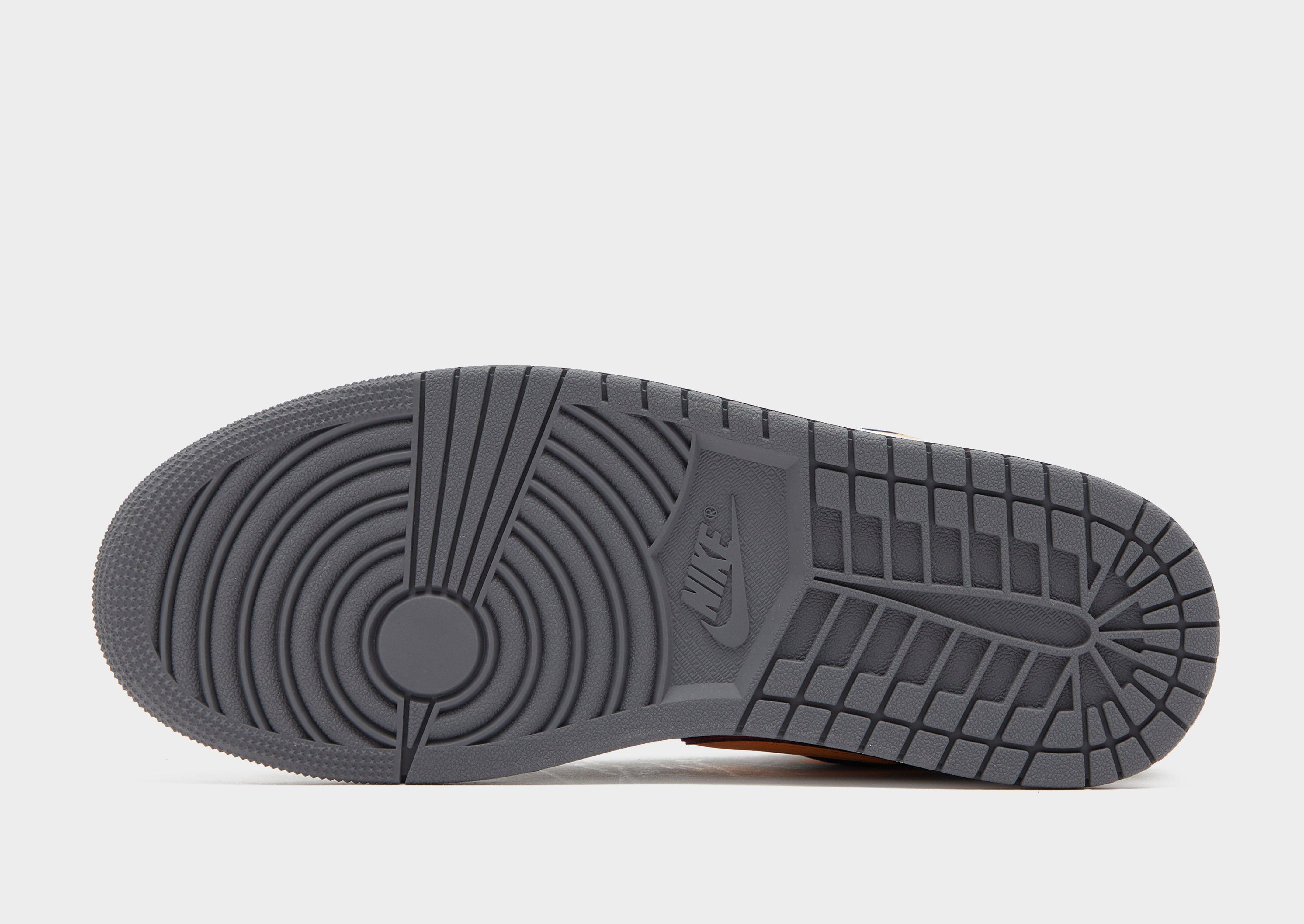 Buty sneakersy męskie AIR JORDAN 1 LOW SE  FN7308-008 Szary