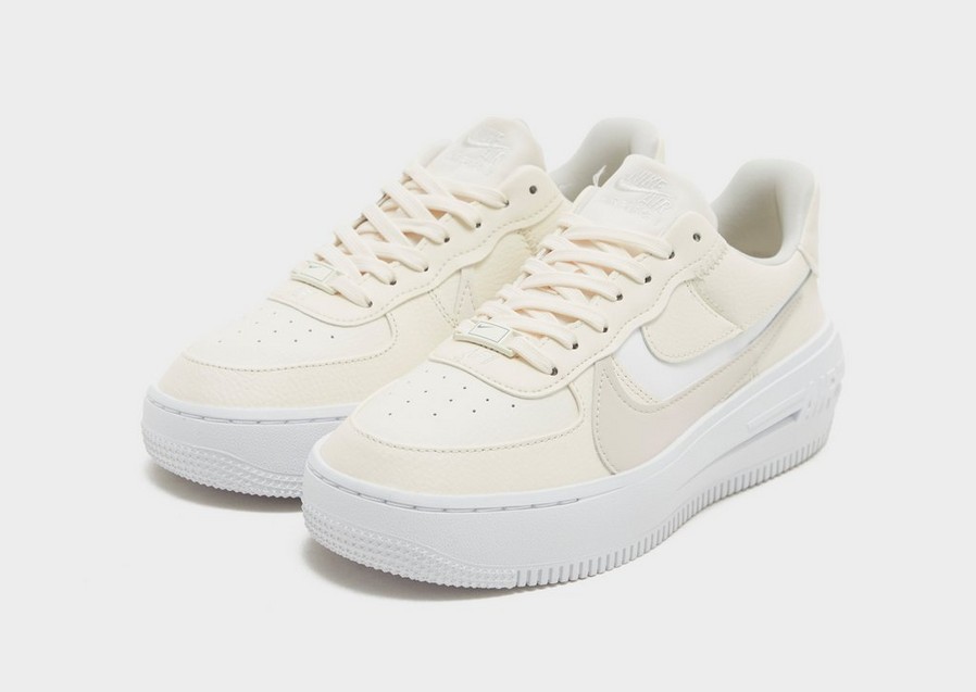 Дамски обувки NIKE W AF1 PLT.AF.ORM DJ9946-107 Бежов
