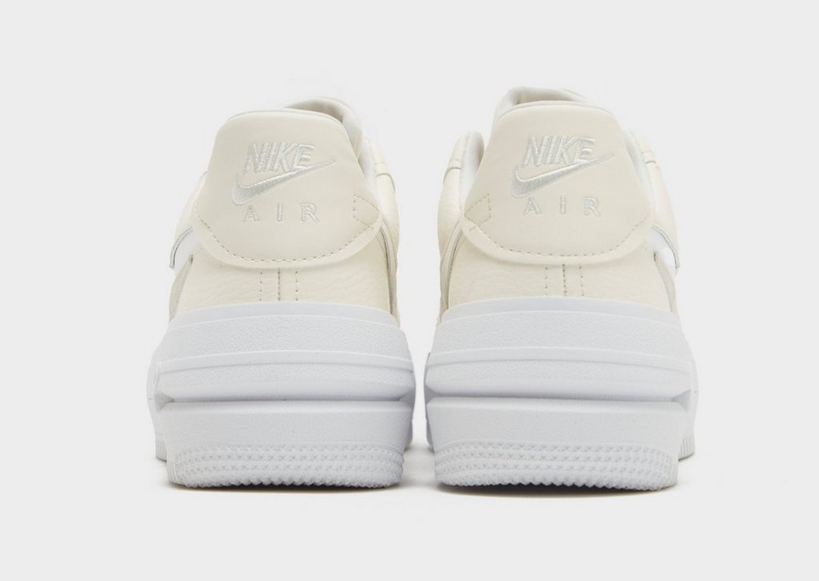 Дамски обувки NIKE W AF1 PLT.AF.ORM DJ9946-107 Бежов