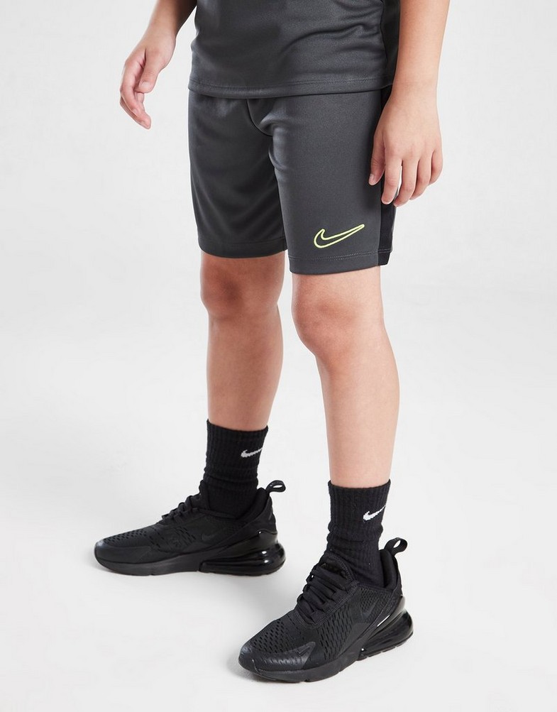 Krótkie spodenki , szorty dziecięce Nike 