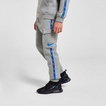 Pantaloni pentru copii NIKE PANTALONI  B NSW REPEAT SW FLC CARGO PANT